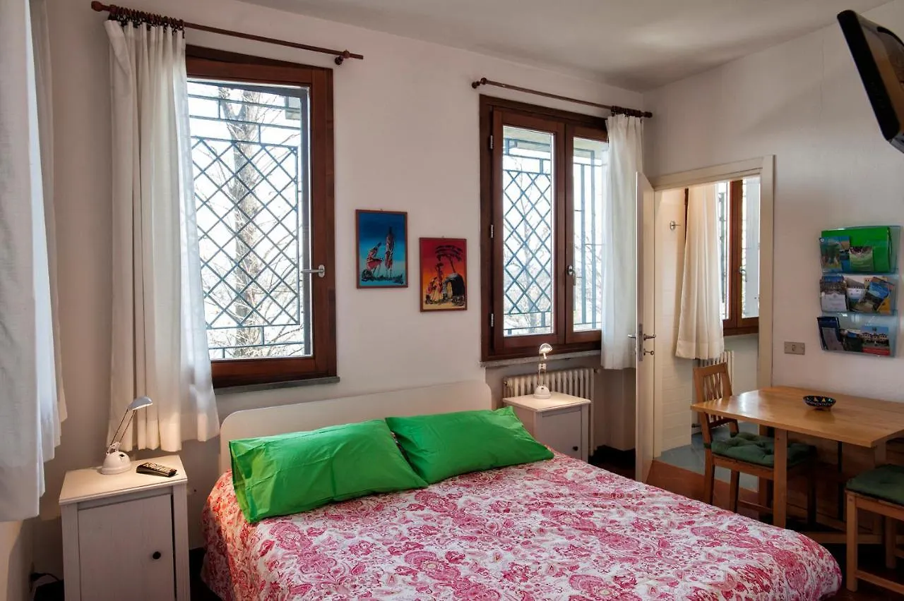 Casa Vacanze Tana Della Volpe Ispra