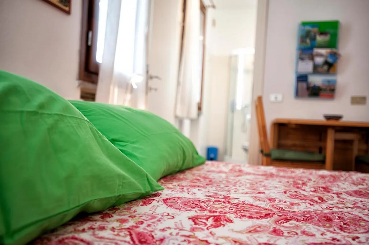 Casa Vacanze Tana Della Volpe Ispra 0*,  Italy