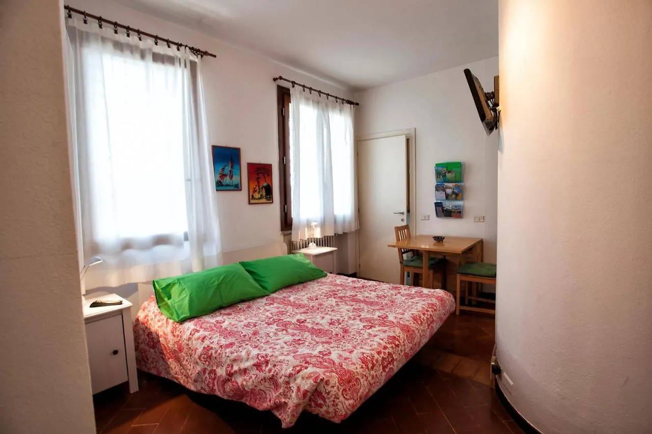 Casa Vacanze Tana Della Volpe Ispra