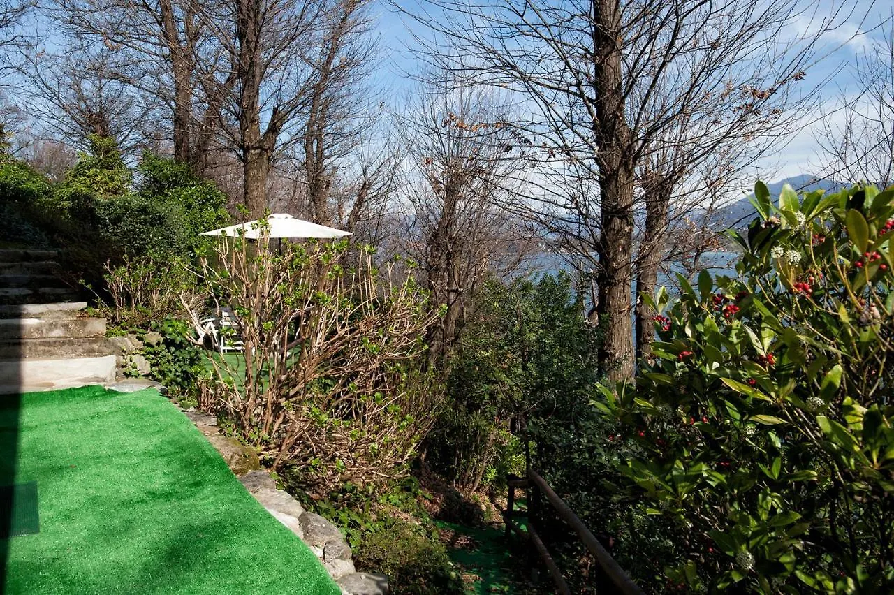 Apartment Casa Vacanze Tana Della Volpe Ispra Italy