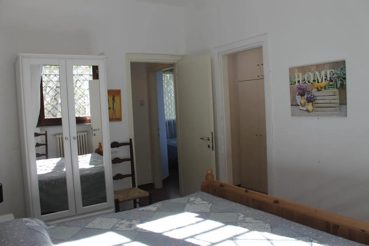 Casa Vacanze Tana Della Volpe Ispra 0*,  Italy