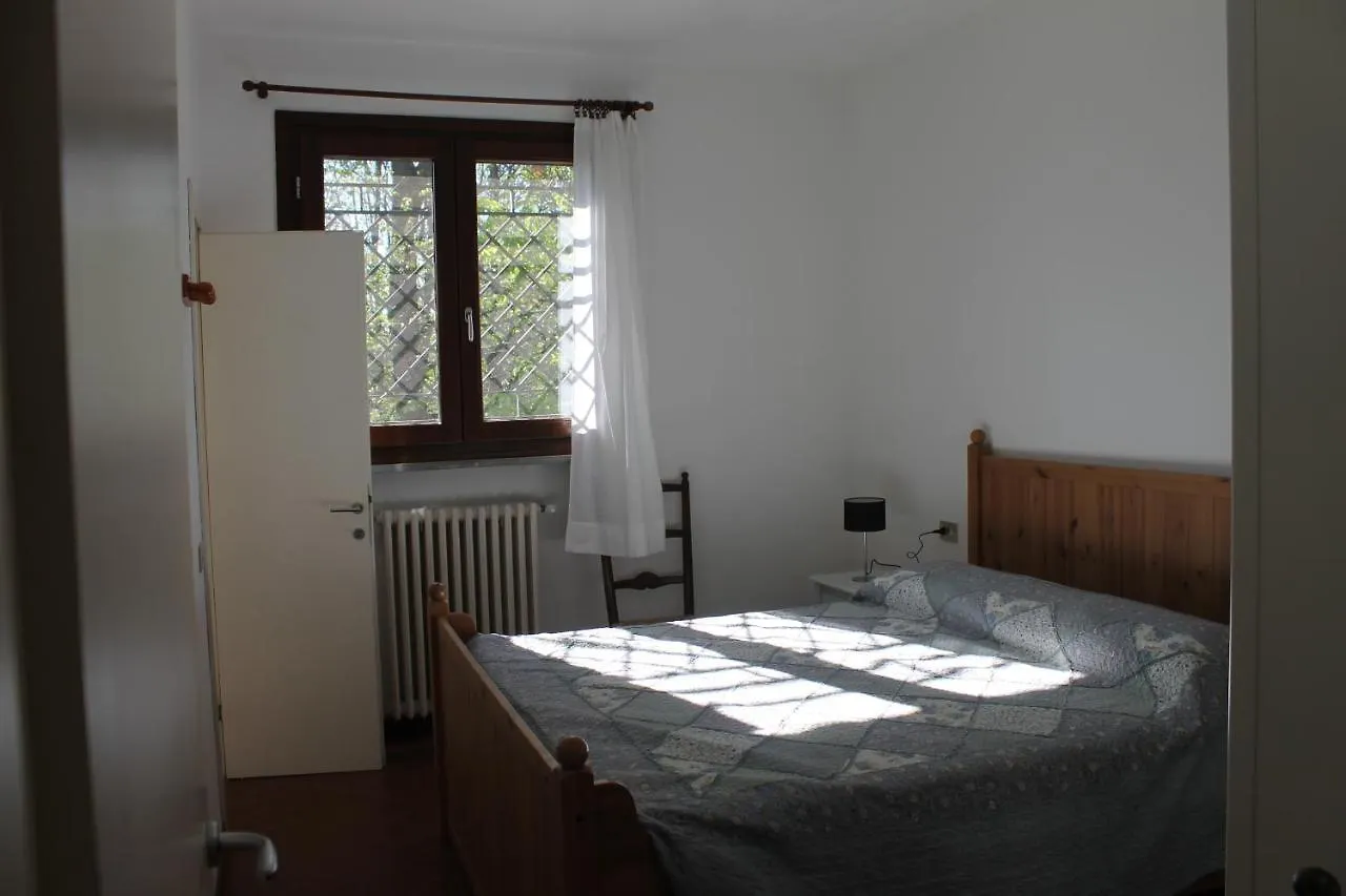 Casa Vacanze Tana Della Volpe Ispra Apartment