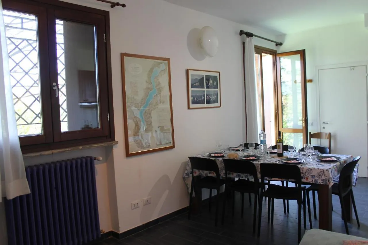 Casa Vacanze Tana Della Volpe Ispra Apartment