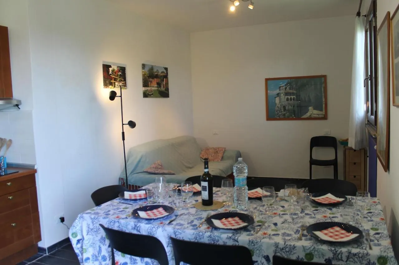 Casa Vacanze Tana Della Volpe Ispra Apartment