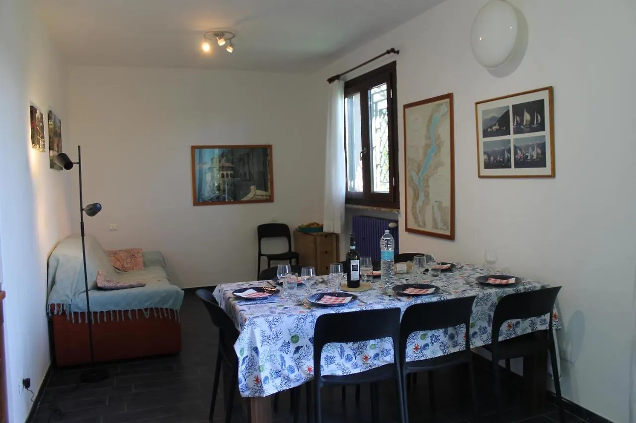 Casa Vacanze Tana Della Volpe Ispra Italy